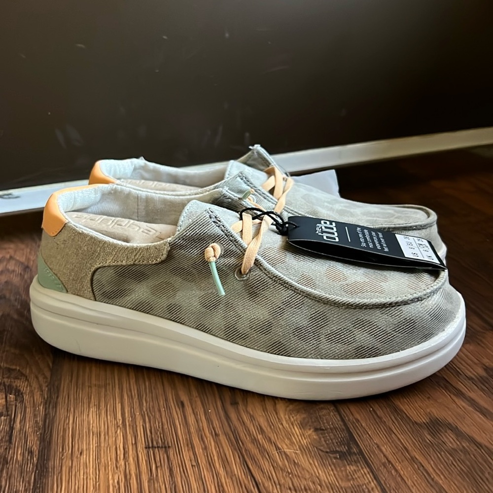 HeyDude : Wendy Rise : Size 8